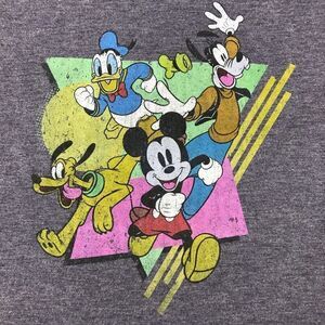 Disney women’s Mickey & friends graphic t-shirt size L‎